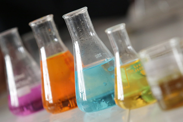 主要研發(fā)、銷售熒光增白劑、醫(yī)藥中間體、電子化工產(chǎn)品品等精細(xì)化工產(chǎn)品